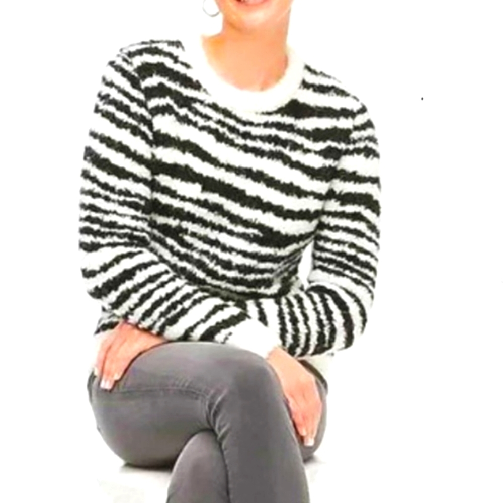 ZEBRA PULLOVER SWEATER SMALL ~ XS          ☆